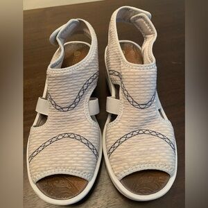 B Zees woman drama, beige sandal, 8.5 wedge heel slip on, never worn